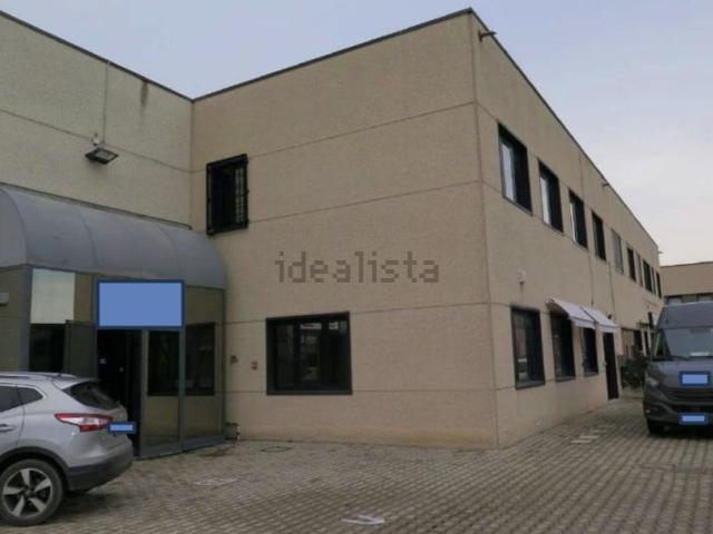 Capannone in vendita di 356 m² in Via dell&apos Artigianato
