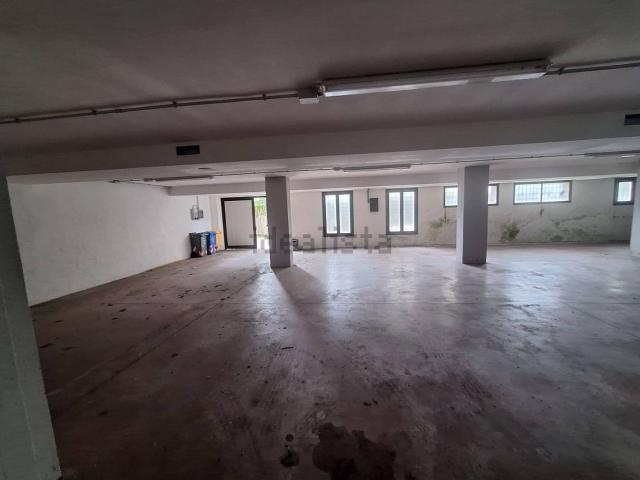 Capannone in vendita di 359 m² in Via Ospedale, 2