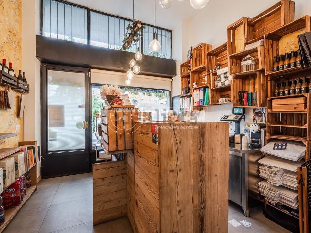 Capannone in vendita di 35 m² in Via Palmanova, 56