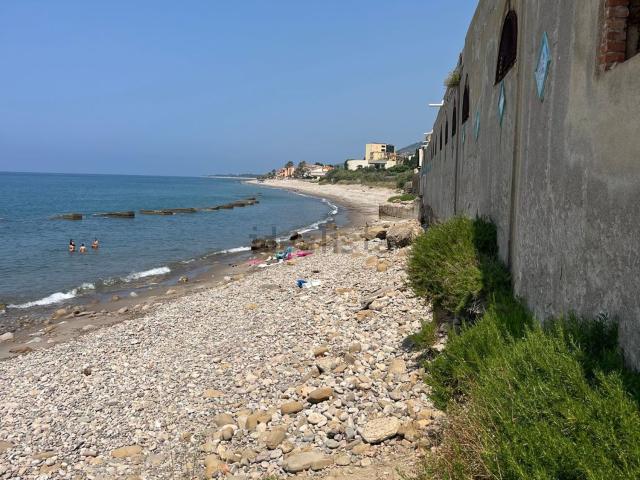 Capannone in vendita di 3600 m² in Contrada Petraria