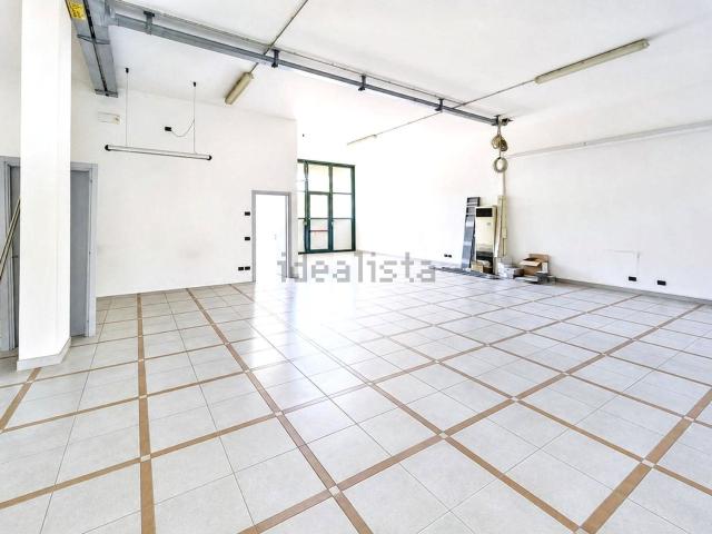 Capannone in vendita di 360 m² in Via Marosticana, 90