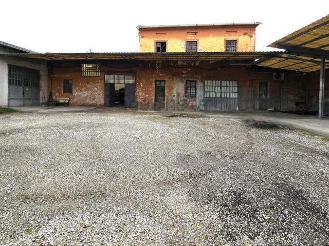 Capannone in vendita di 364 m² in Via Pesciatina