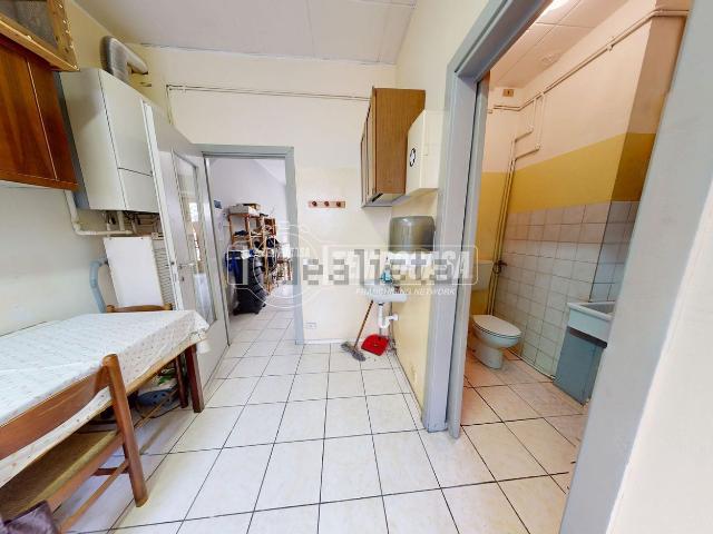 Capannone in vendita di 36 m² in Via Cavour, 22