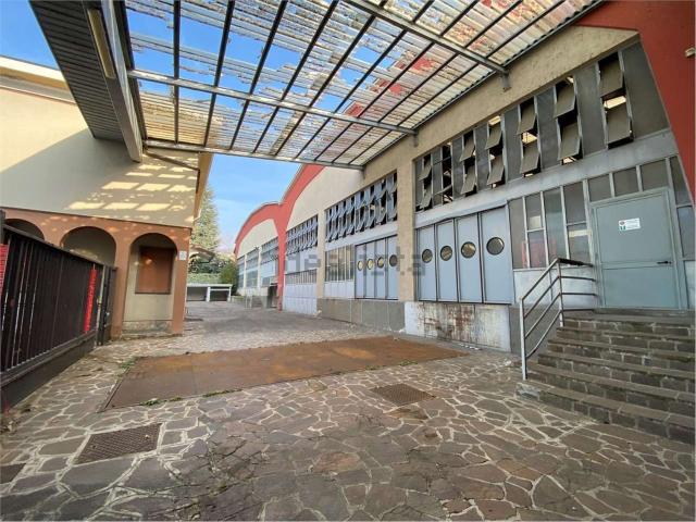 Capannone in vendita di 3700 m²