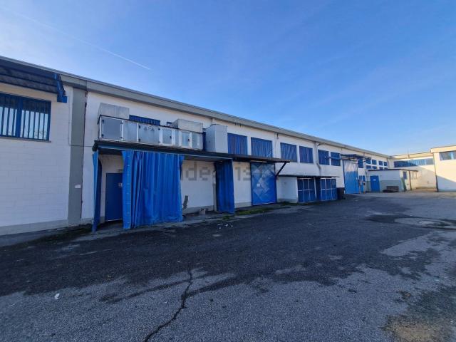 Capannone in vendita di 3700 m² in Via Enrico Fermi
