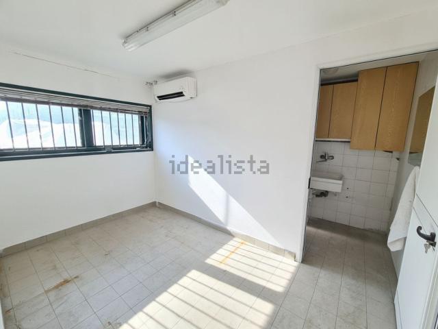 Capannone in vendita di 370 m² in Via Paolo De Poli