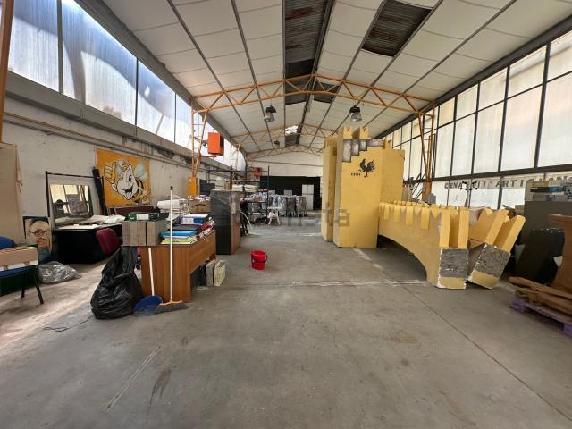 Capannone in vendita di 370 m² in Corso Vittorio Alfieri, 404