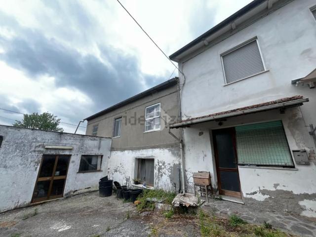 Capannone in vendita di 373 m² in Strada Provinciale 13, 5385