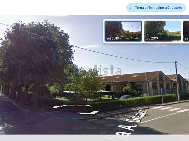 Capannone in vendita di 3750 m² in Via E. Toti, 25