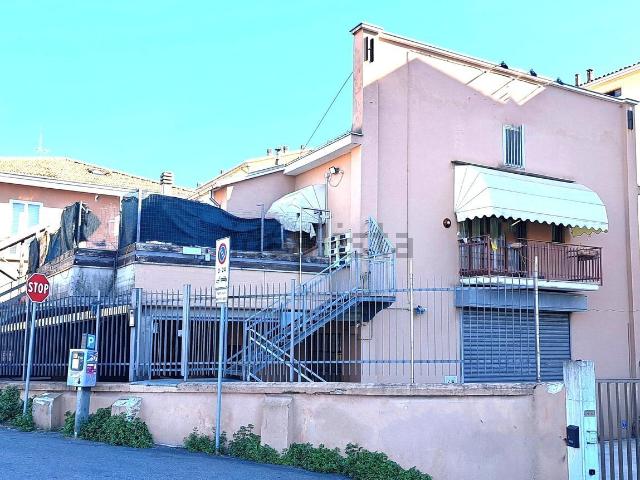 Capannone in vendita di 375 m² in Strada Alessandria, 1