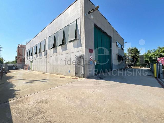 Capannone in vendita di 378 m²