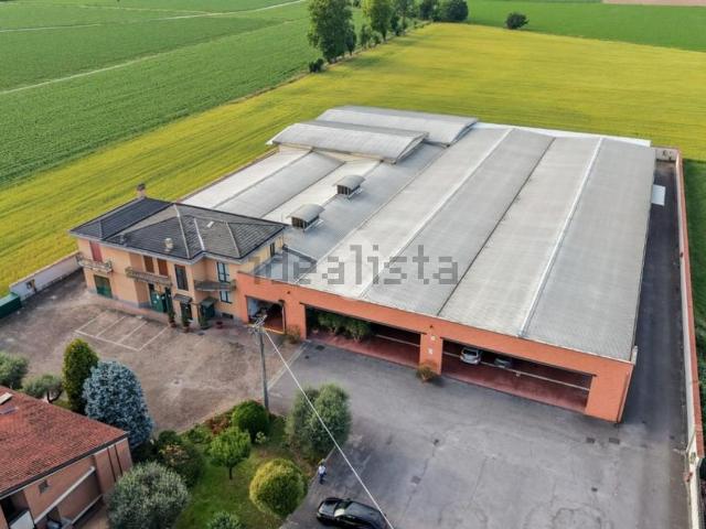 Capannone in vendita di 3808 m² in Via Fiorano, 93