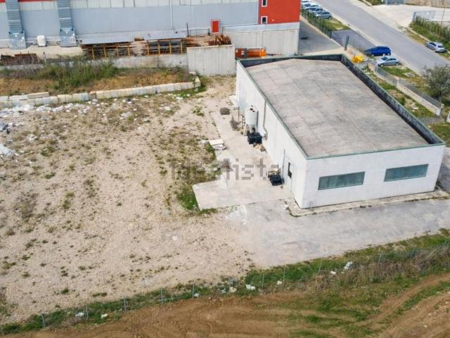 Capannone in vendita di 380 m²