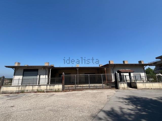 Capannone in vendita di 380 m² in Traversa della Libertà, 8