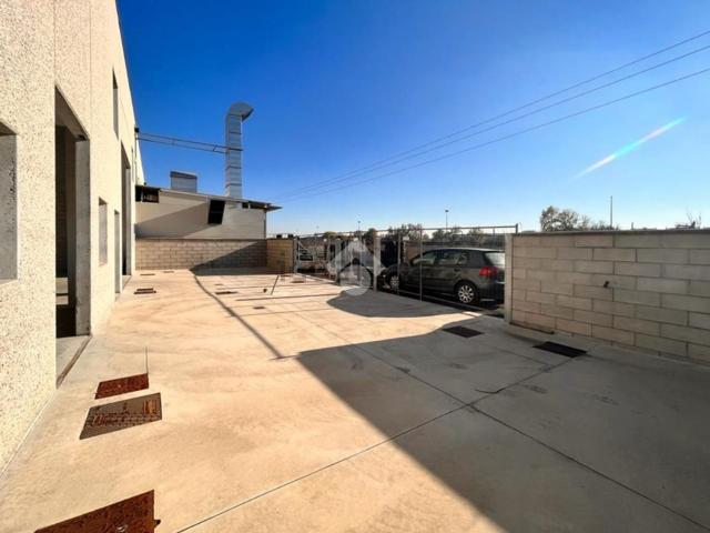Capannone in vendita di 380 m² in Via Artigiani, 42