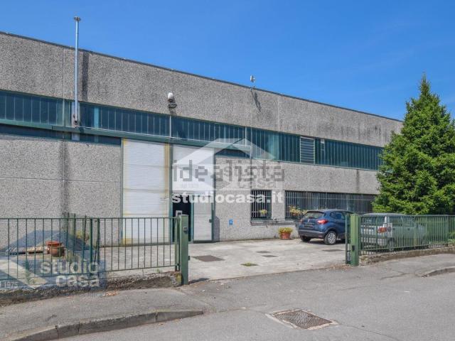 Capannone in vendita di 380 m² in Via Don Giuseppe Ottolo, 5