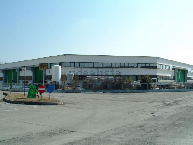 Capannone in vendita di 380 m² in Via dell&apos  Industria, 23