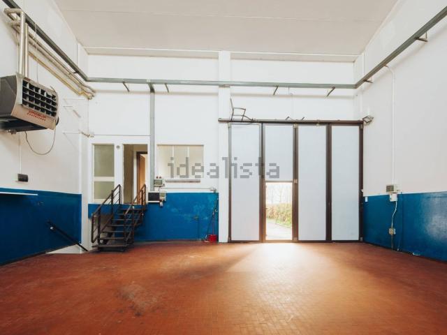 Capannone in vendita di 380 m² in Via Fratelli Rosselli, 77