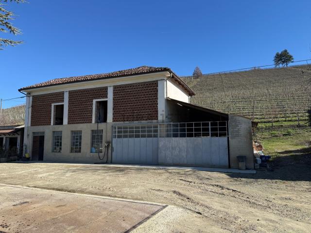 Capannone in vendita di 380 m² in Via Valle Bera, 25