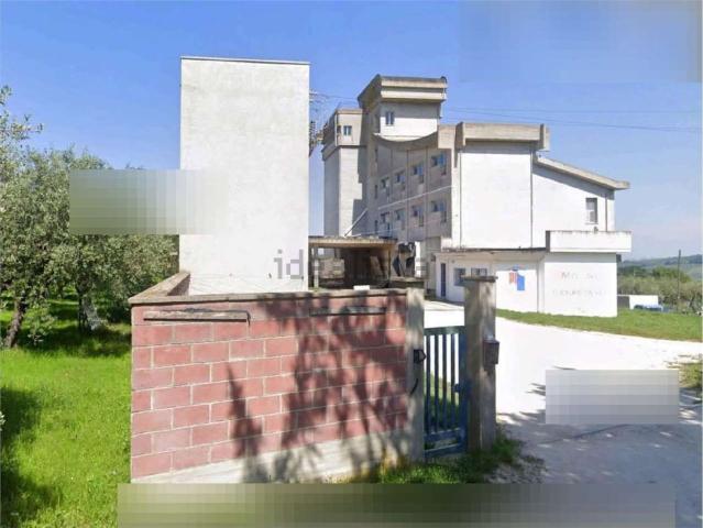 Capannone in vendita di 3810 m² in Strada Provinciale 15 Contrada Paterno