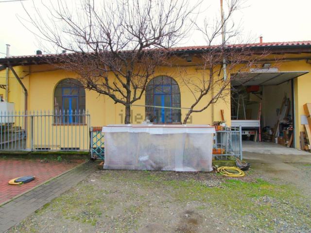 Capannone in vendita di 383 m² in Via Filippo Meda, 1