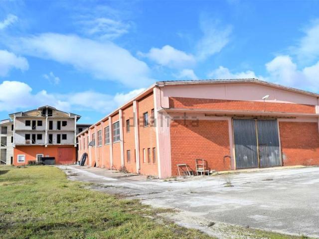 Capannone in vendita di 3843 m² in Via Tiburtina Valeria, 99