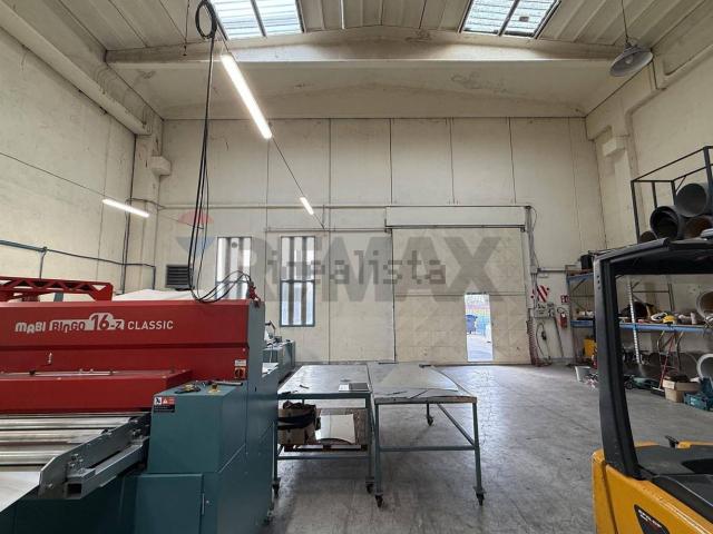 Capannone in vendita di 384 m²
