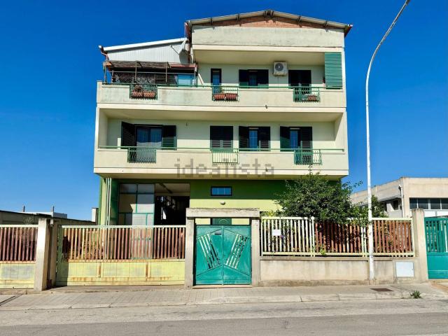 Capannone in vendita di 384 m² in Via Adriano Olivetti, 22