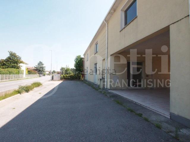 Capannone in vendita di 3873 m² in Via Villafontana, 191