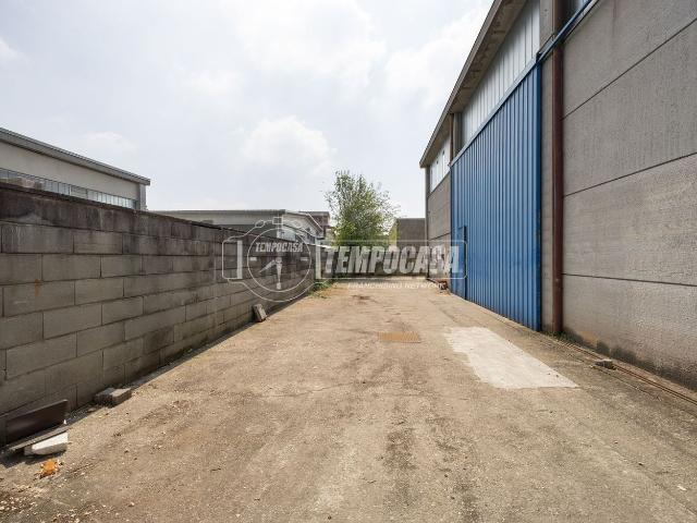 Capannone in vendita di 388 m² in Via Pio la Torre, 5