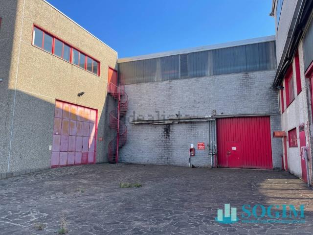 Capannone in vendita di 3890 m²