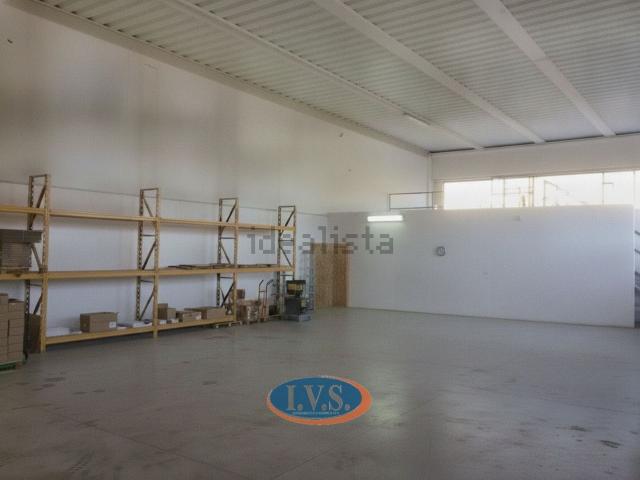 Capannone in vendita di 390 m² in Via Mirabello