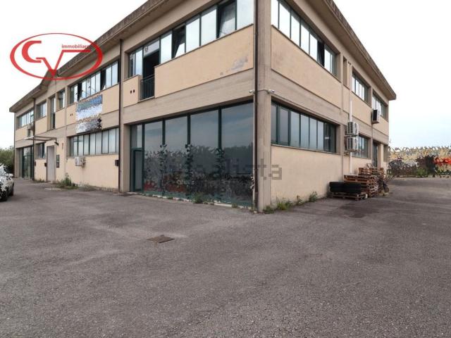 Capannone in vendita di 390 m² in Via XVI Marzo