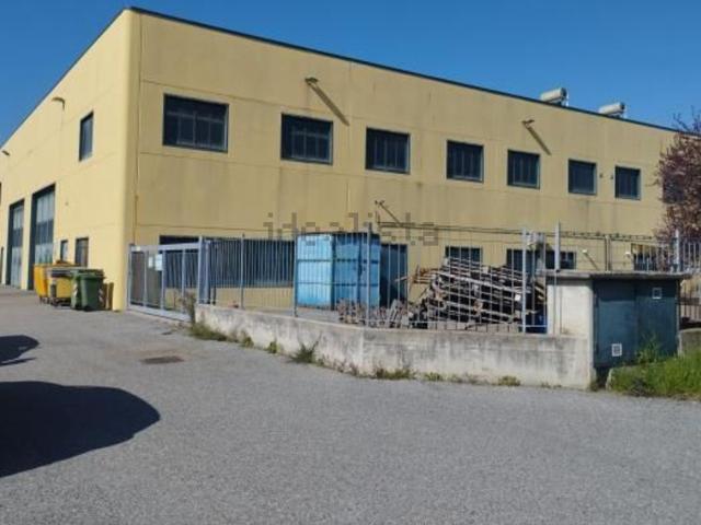 Capannone in vendita di 390 m² in Strada del Santuario, 114
