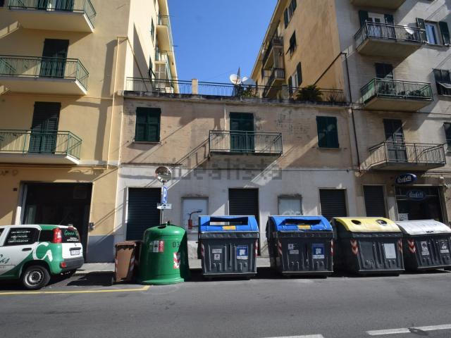 Capannone in vendita di 391 m² in Via Gaspare Buffa, 58
