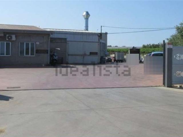 Capannone in vendita di 3930 m² in Contrada Santa Lucia