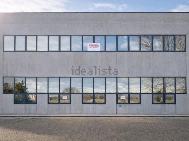 Capannone in vendita di 3949 m² in Via G. Marconi, 68
