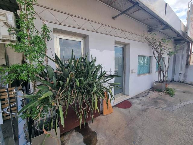 Capannone in vendita di 394 m² in Via del Fangario