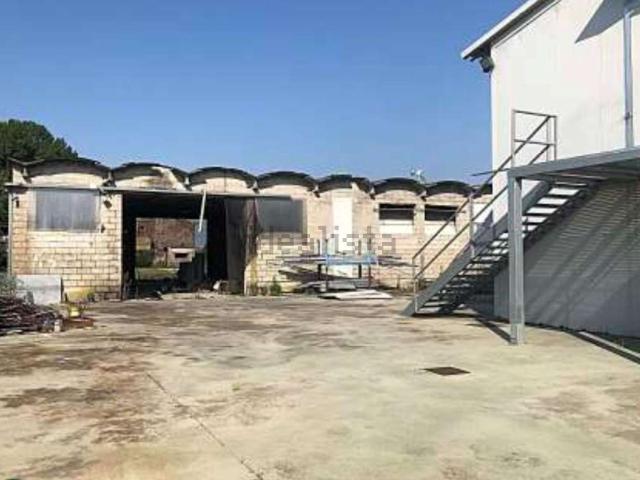 Capannone in vendita di 3950 m² in Via Casaretta