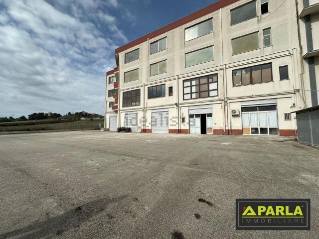 Capannone in vendita di 3950 m² in Via Giudice Antonino Saetta