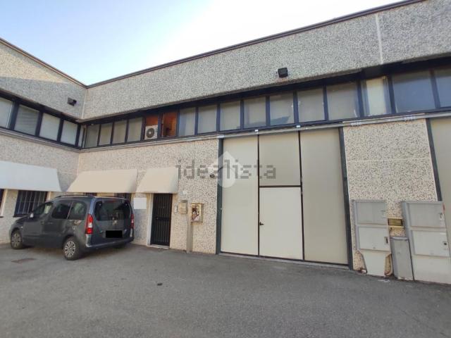 Capannone in vendita di 395 m² in Via Pola Esterna, 4