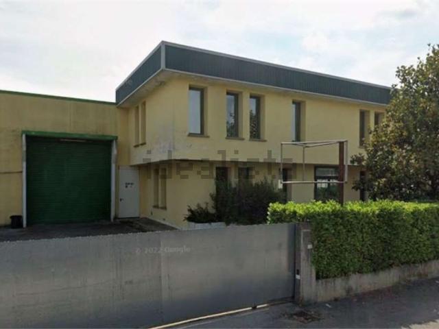 Capannone in vendita di 3979 m² in Via Padova, 10