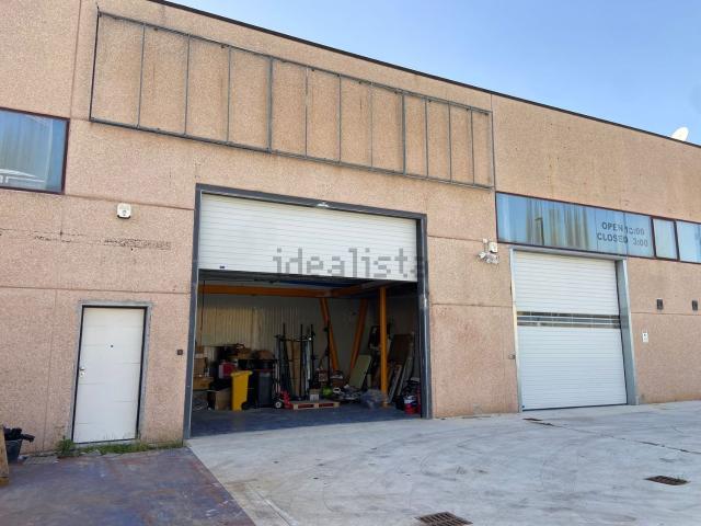 Capannone in vendita di 398 m² in Viale Aldo Moro, 1