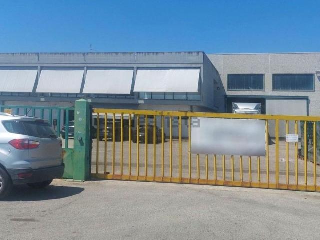 Capannone in vendita di 3998 m² in Via Giuseppe Impastato, 1