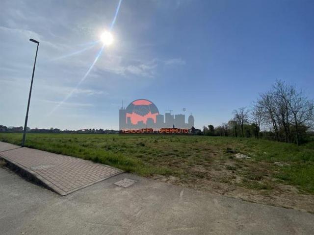 CAPANNONE IN ZONA AGRICOLA CON AREA DI PERTINENZA