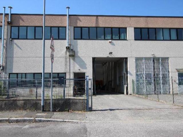 Capannone industriale di 3 locali in Affitto[352 mq]