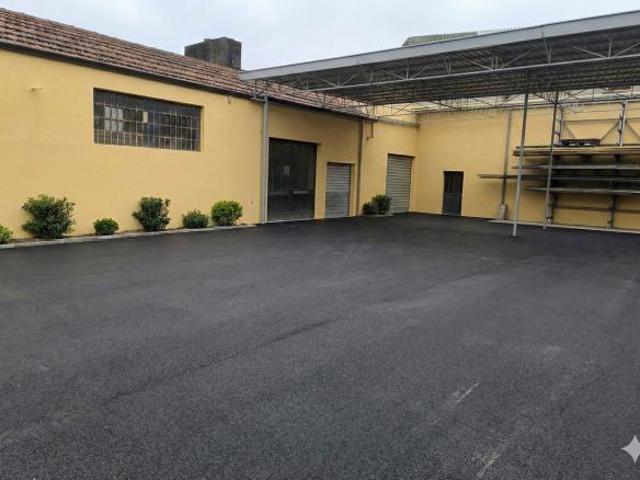 Capannone industriale di 3 locali in Vendita[470 mq]