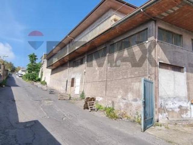 Capannone Industriale in vendita a Motta Sant'Anastasia