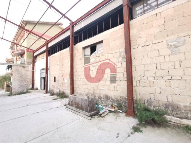 CAPANNONE INDUSTRIALE in vendita a Benevento, CONTRADE