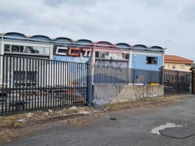 Capannone Industriale in vendita a Camporotondo Etneo